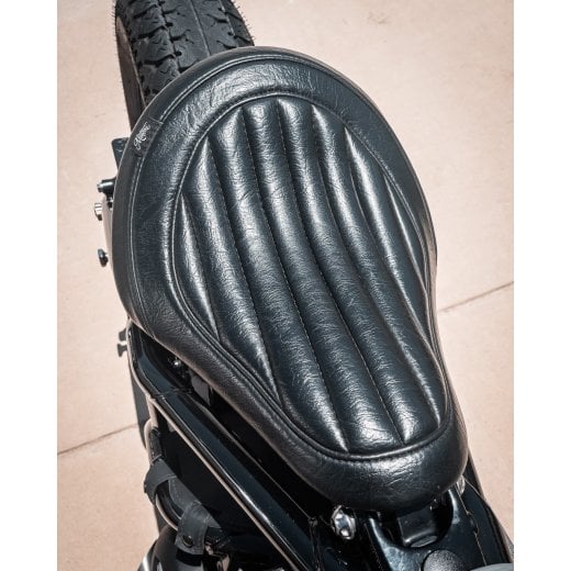 Motone King Cobra Seat - Vertical Ribs - Triumph Bobber